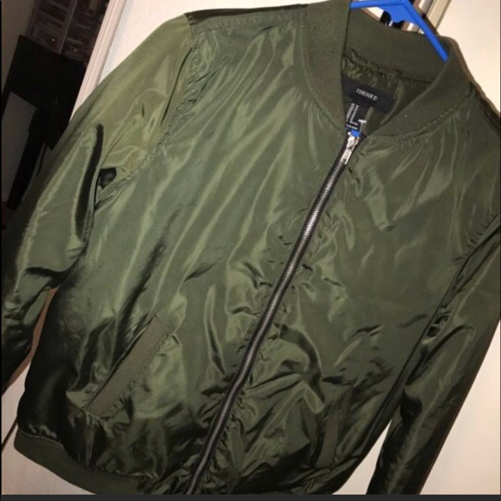 FOREVER 21• Green Bomber Jacket . Size M.